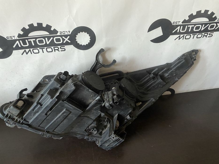 Far dreapta Peugeot 3008 5008 an 2010-2013