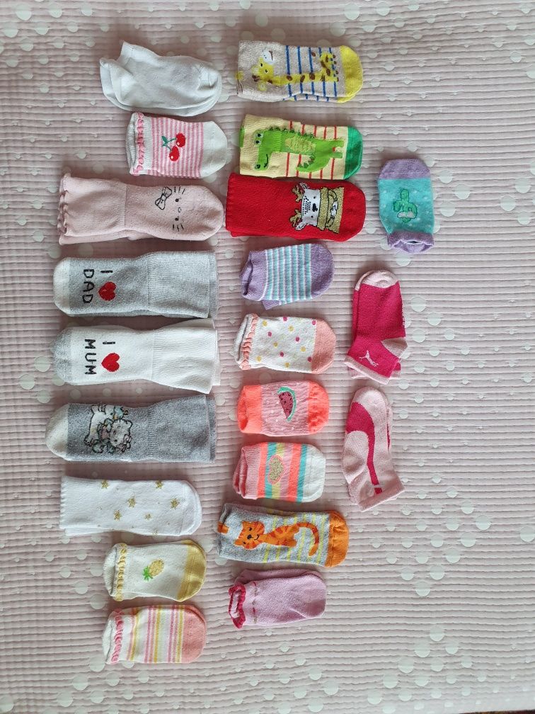 Лот бебешки чорапки, ръкавички и шапки