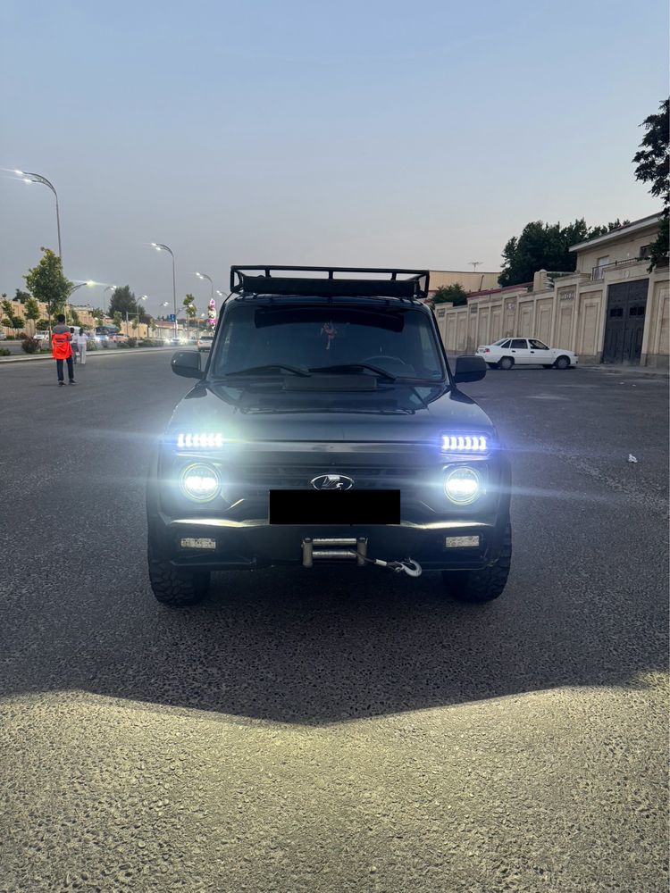 LADA 21214 Niva Bronto