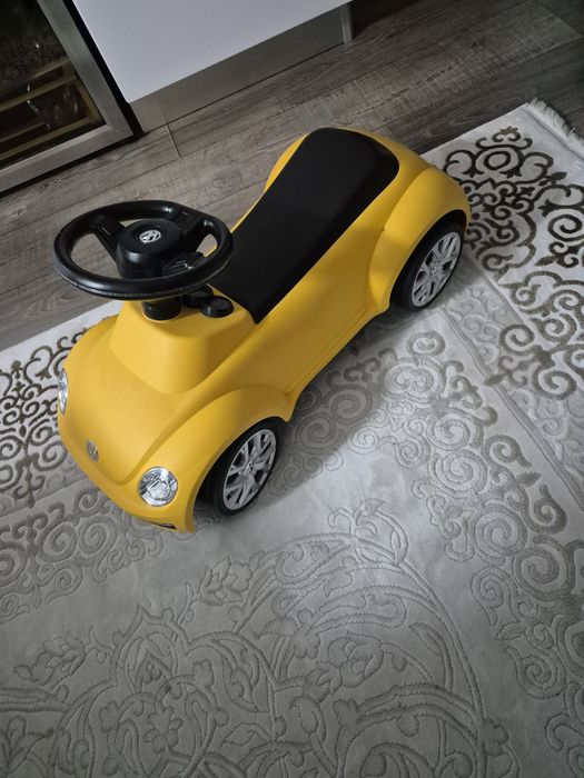 Masinuta  folosita doar in casa. Material trainic,