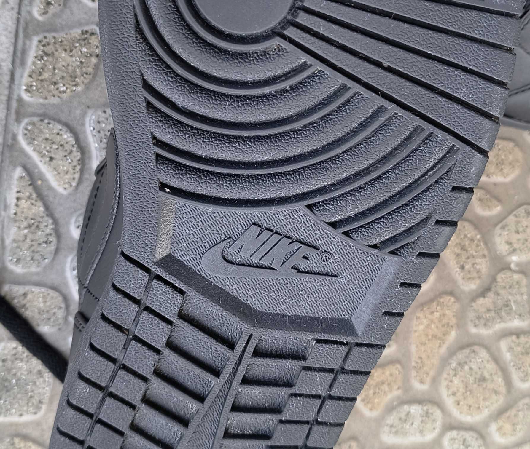 Nike Air Jordan 1 Low Triple Black маратонки 44.5 оригинал