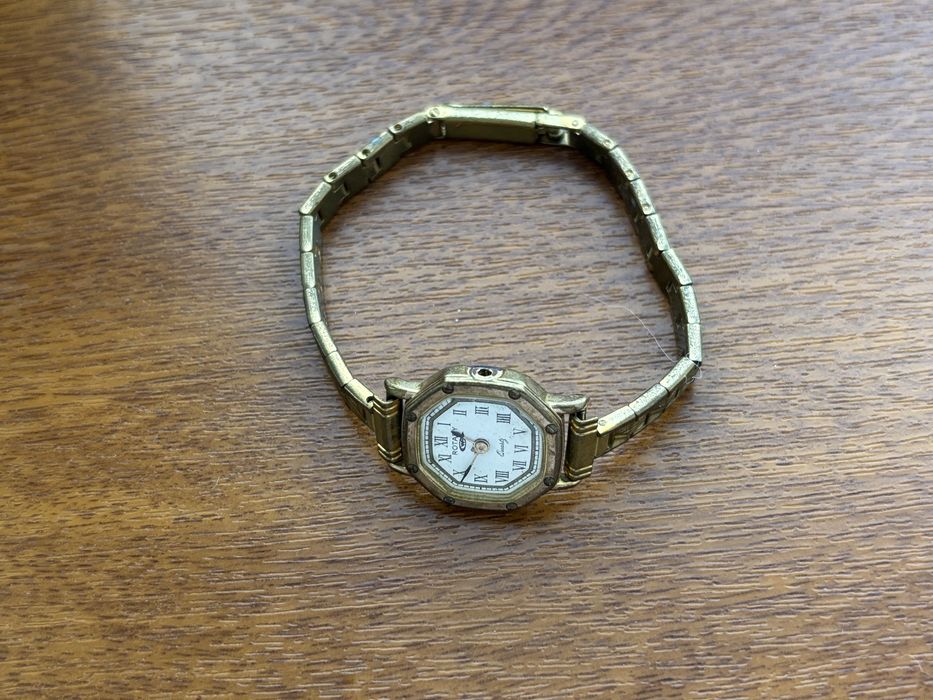 Ceas vinrage dama Royal ,mecanism cu cuart ,bratara metalica aurie