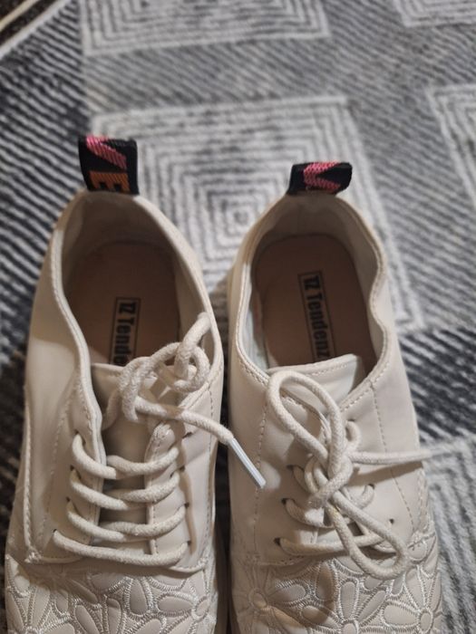 Обувки от Тенденз