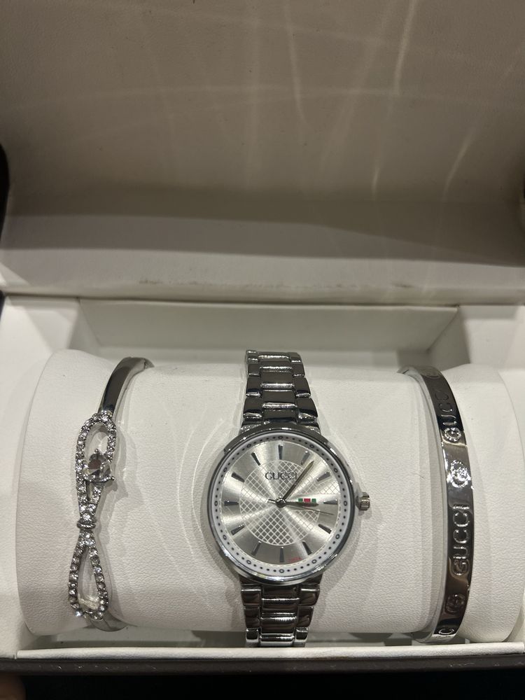 Ceas Gucci si accesorii