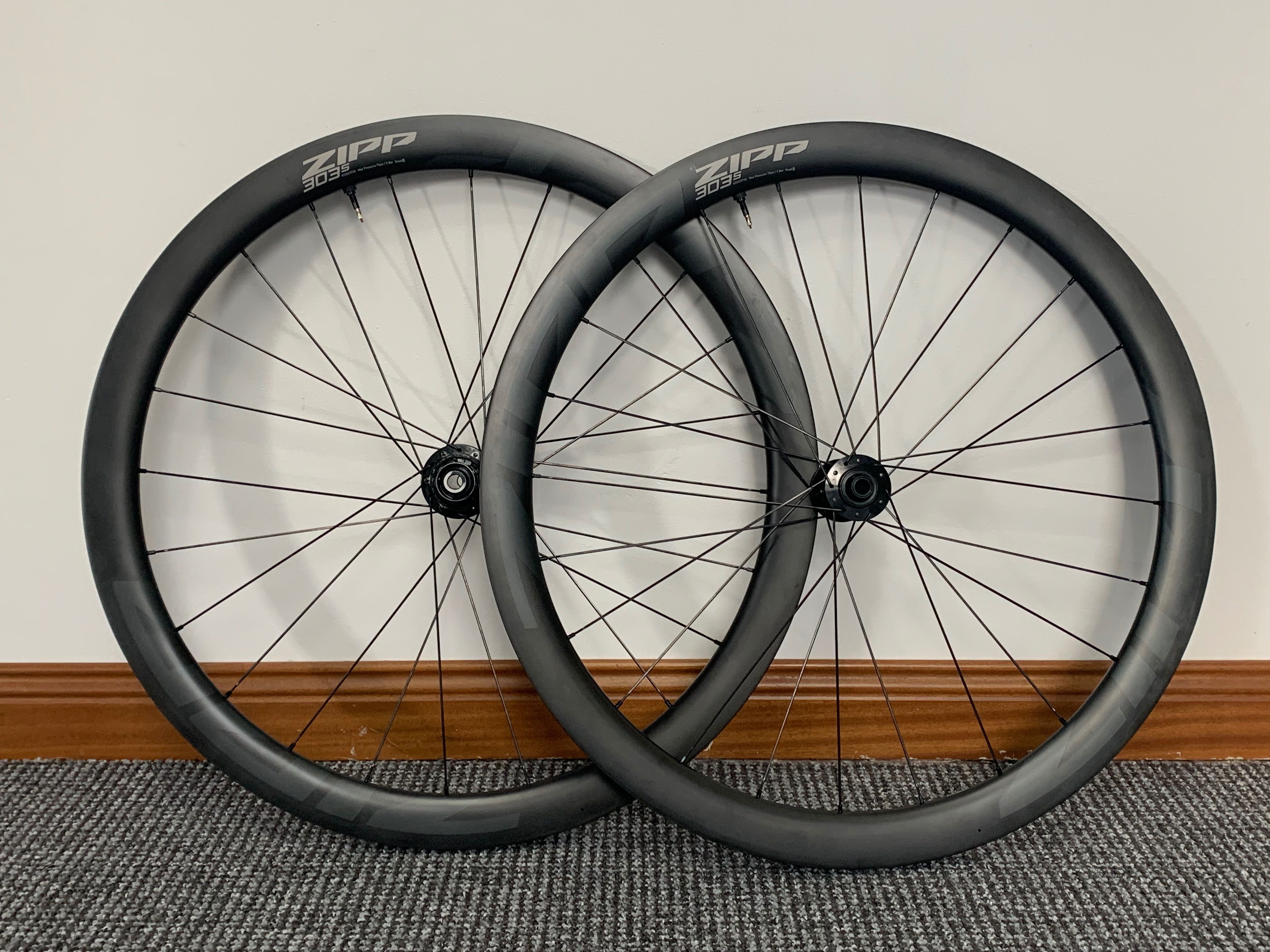 Roti carbon cursiera ZIPP 303s disc, centerlock thruaxle, ca noi 1490g