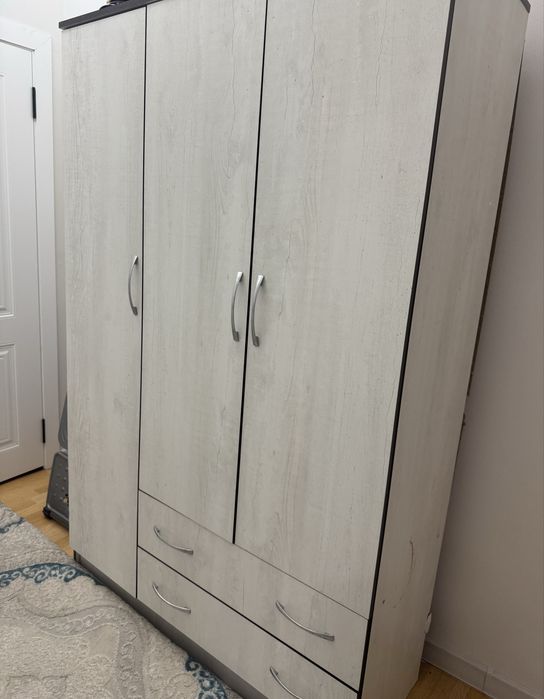 Шкаф продаётся, договорная цена