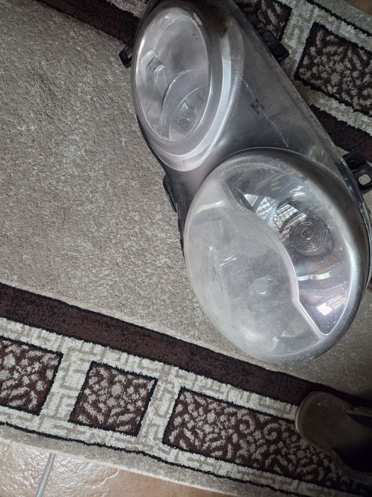 Vind faruri( stînga,dreapta) vw polo 1.2   ,12v an fabricatie 2003.,