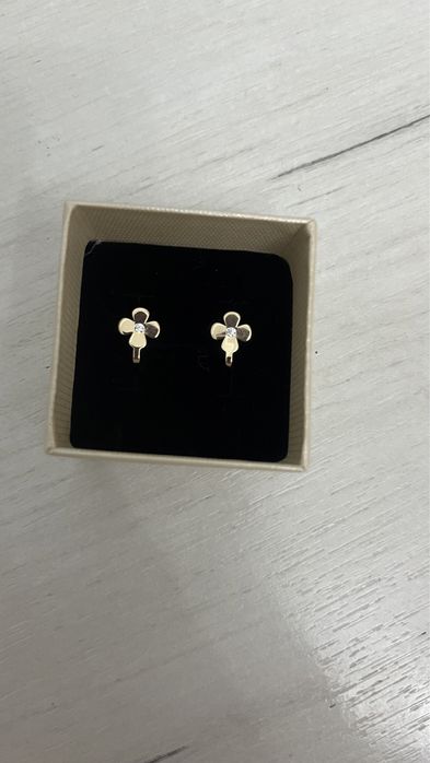 Продам золотые сережки