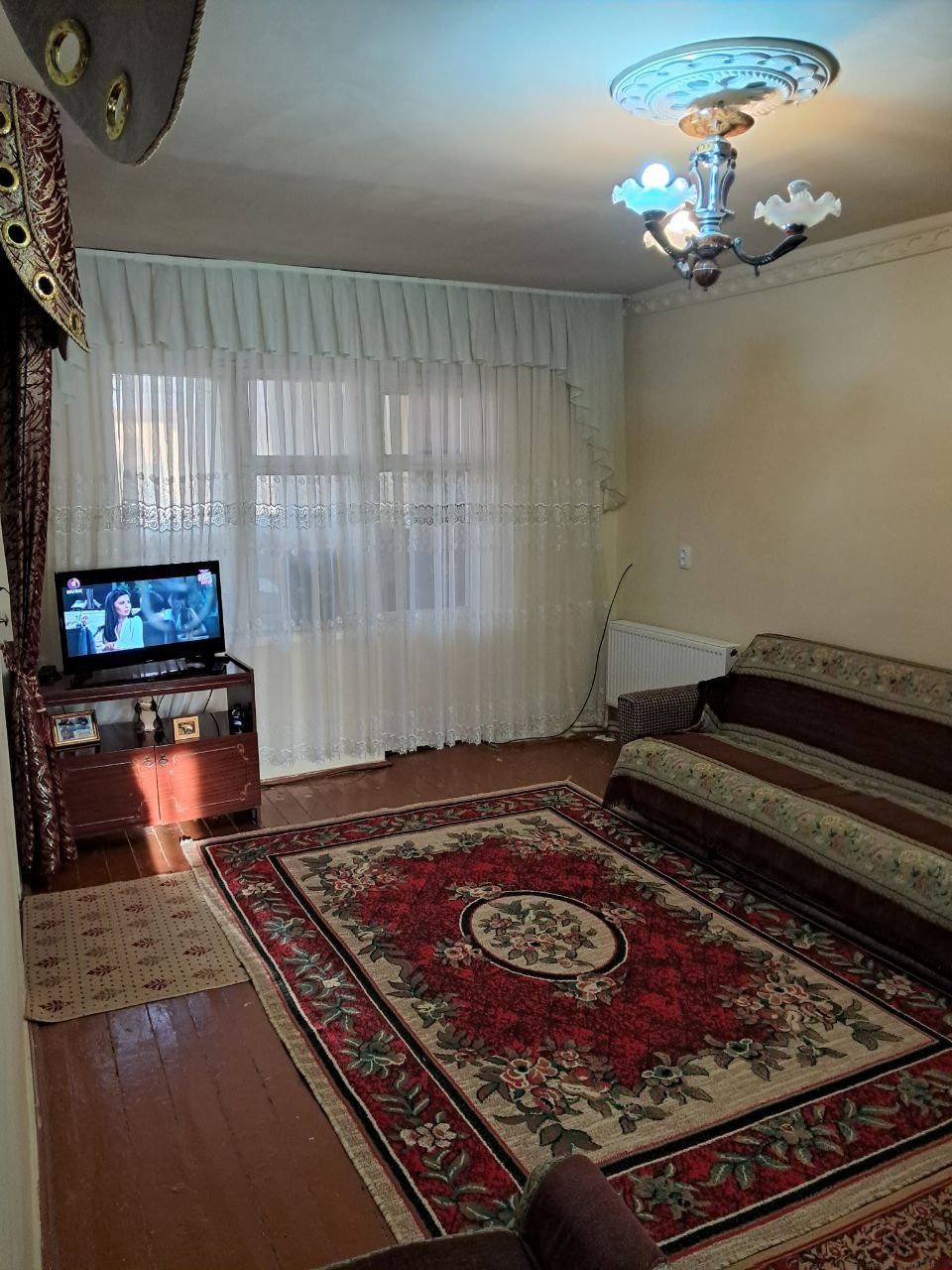 Продаётся 3-комнатная квартира в 2-этажном доме.