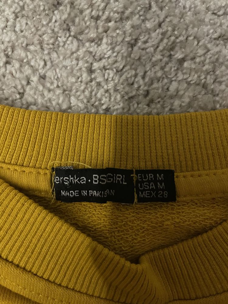 Жълта блуза на Бершка Bershka