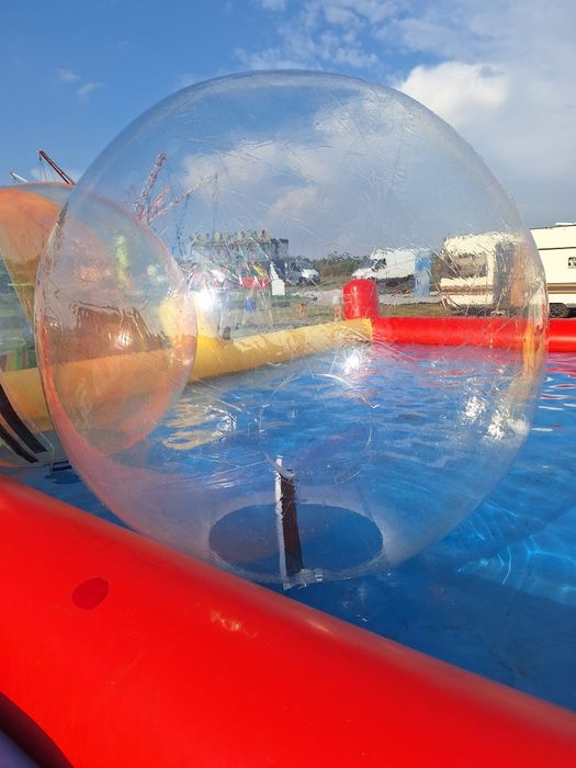 Vand piscina cu bile pe apa waterball