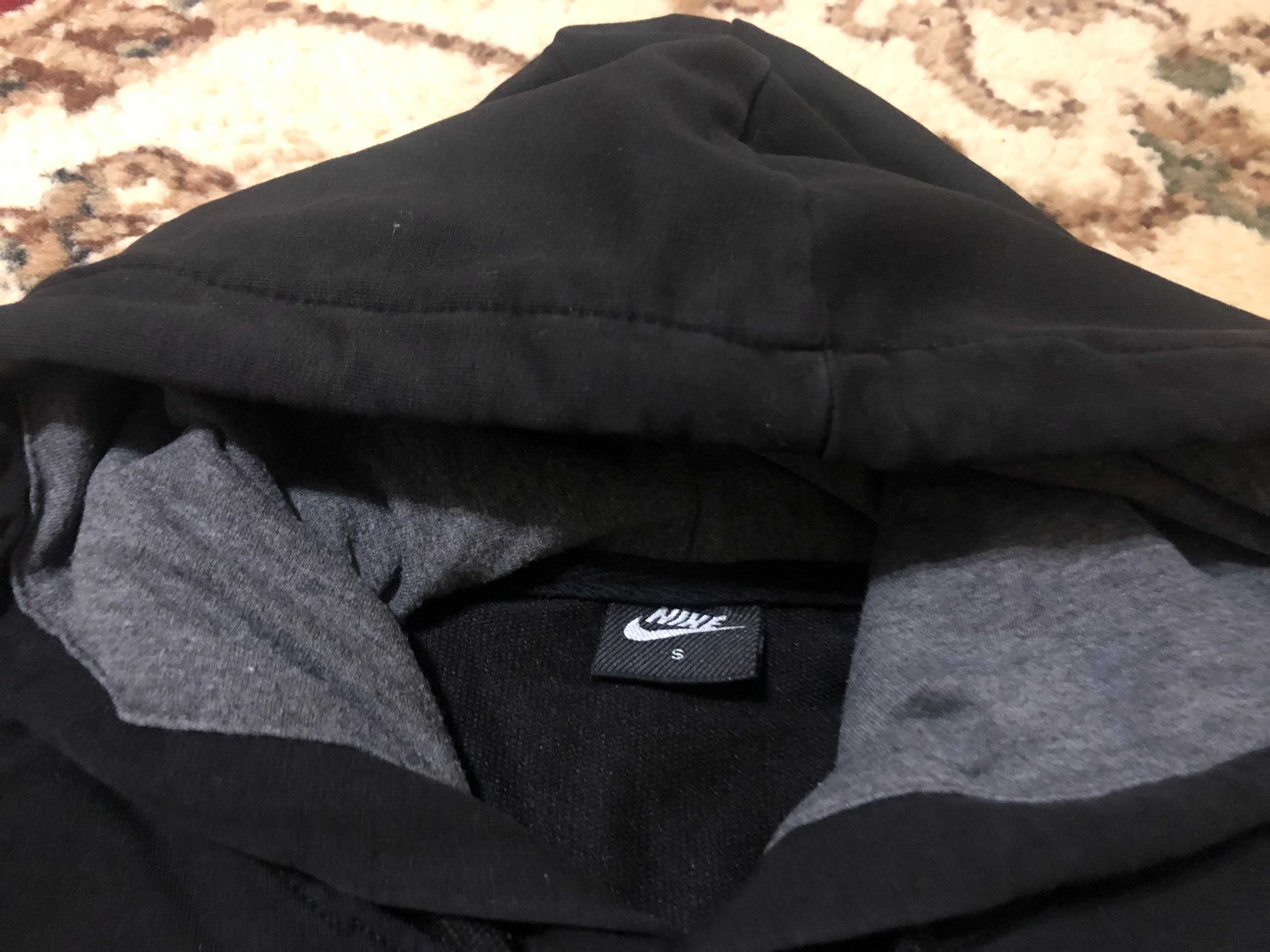 Два юношески суичъра, черен и бял, Nike, размер S