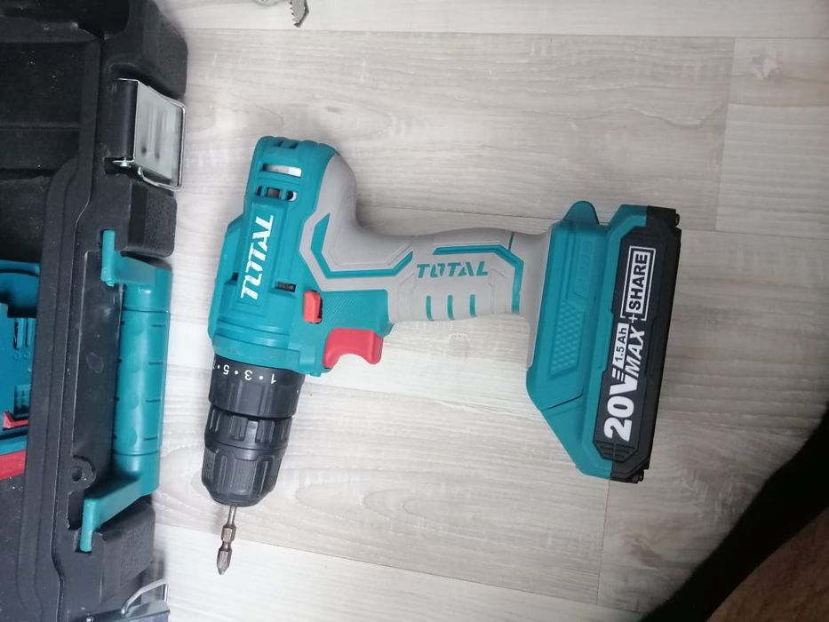 Шуруповерт  новый