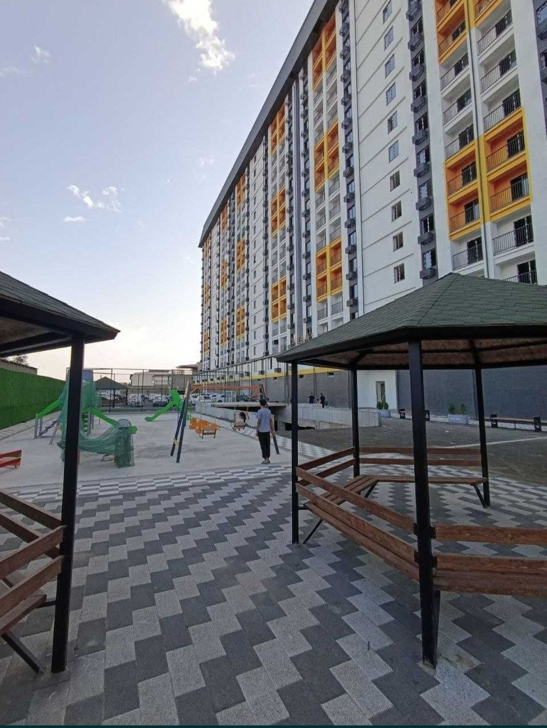 Продам свою 1 комнатное квартиру возле метро.  Бир хонали уй сотилади,