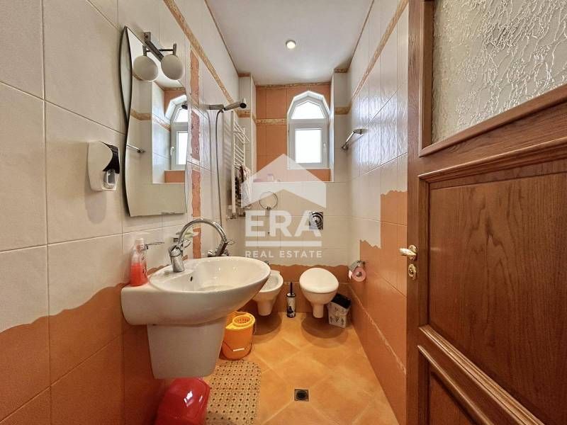Дава се под наем Тристаен апартамент в София, Център - 101 кв.м за 800 € - Снимка #7