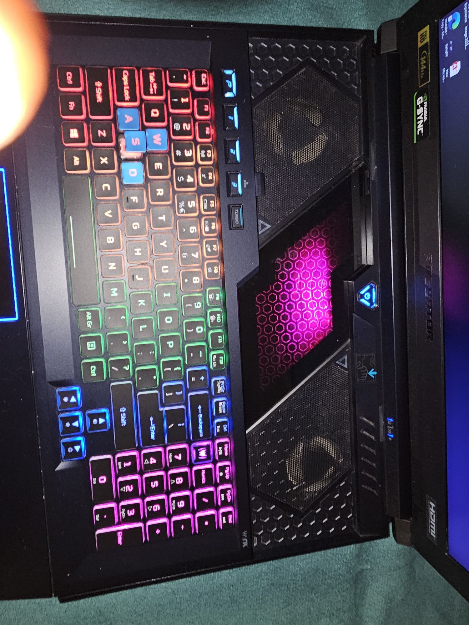 Predator Helios 700