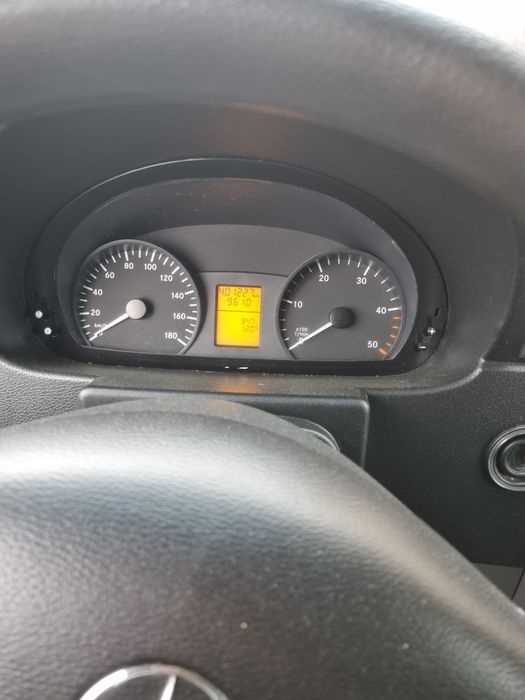 Vând Mercedes sprinter 311.8+1 pers.