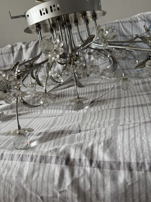 Продам Люстру б/у