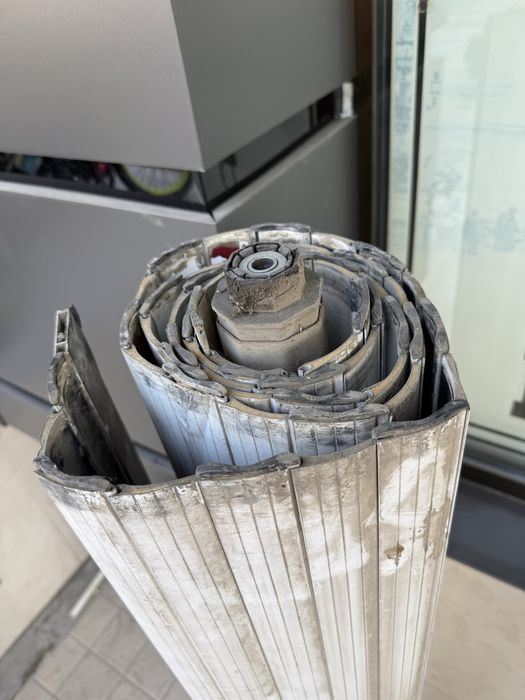 Роллставни . Мотор есть . Направляющих нет .