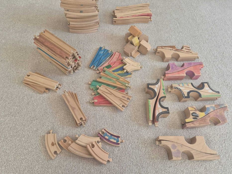 Set trenulet din lemn app 100 de piese– sine, poduri, accesorii