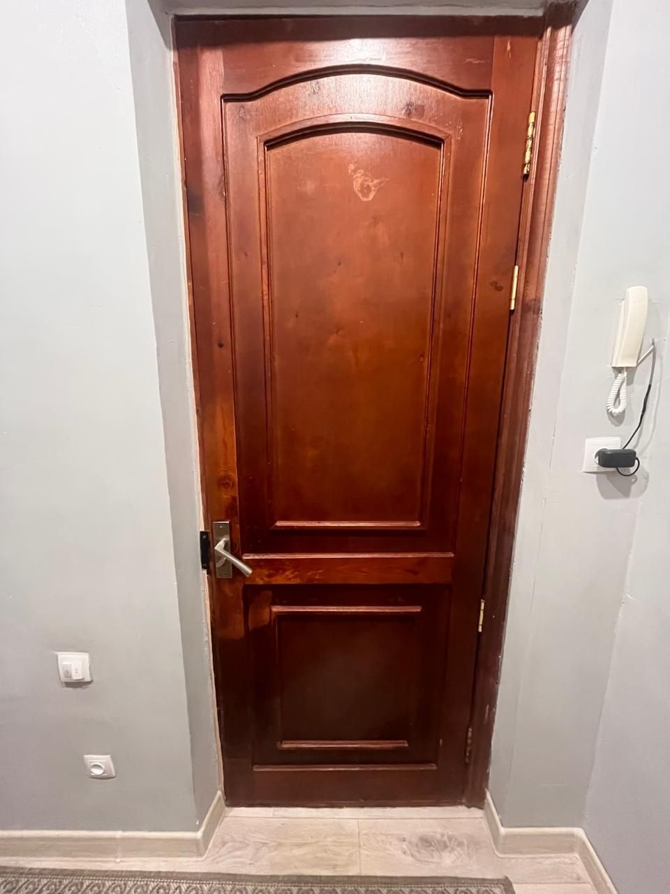 Продам входную железную дверь
