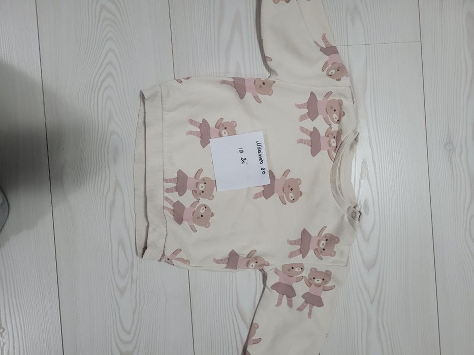 Vand haine mărimea 80,preț pe bucata
Nu asigur transport