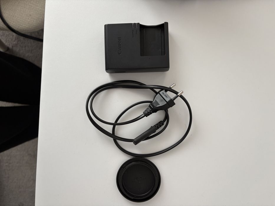 Canon 200D + obiectiv Canon 18-55mm