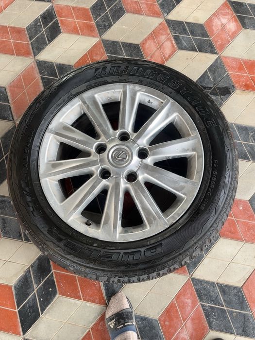 Продаётся диски с балонами от LX570 оригинал 4шт