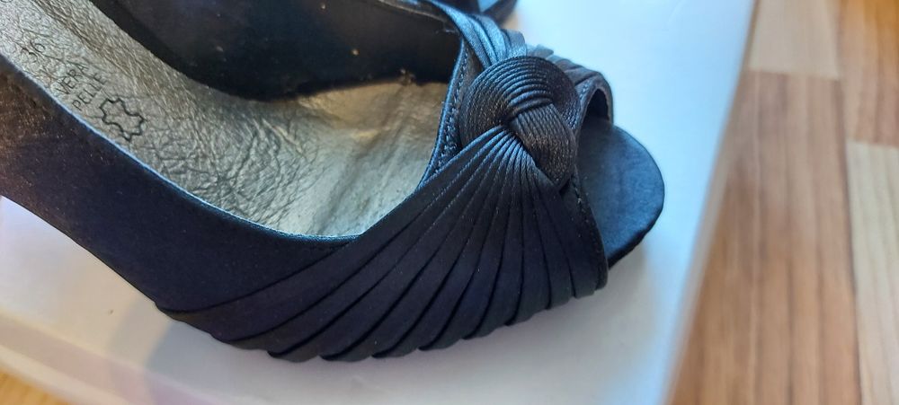 Vand pantofi de ocazie-mar 36