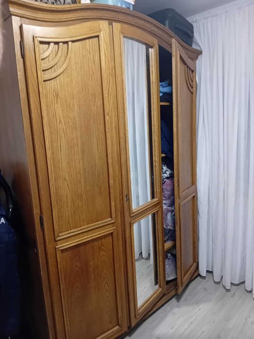 Dormitor complet-din lemn masiv de stejar, dulap, noptiere, comoda+pat