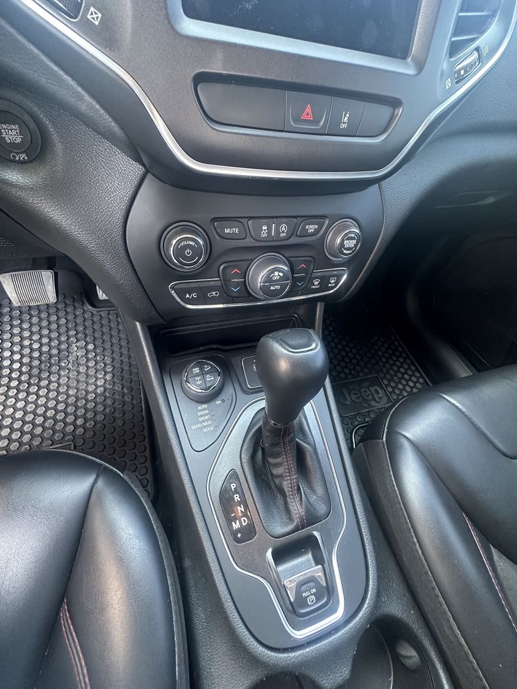 2022 Jeep Cheeroke TRAILHAWK
