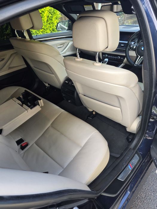 Vand  Bmw F10 2013 pachet M fabrică.