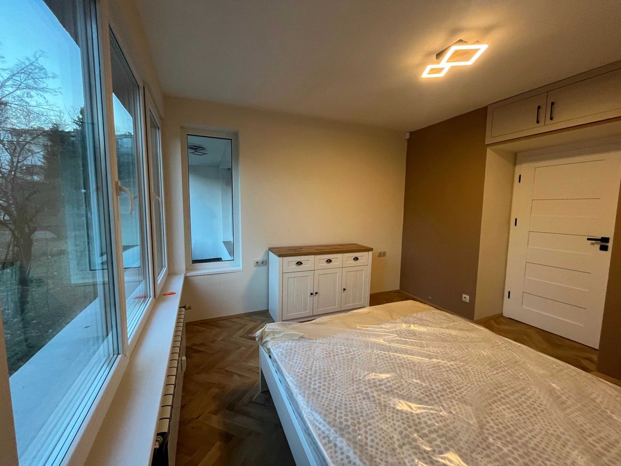 Дава се под наем Тристаен апартамент в София, Хиподрума - 95 кв.м за 816 € - Снимка #13