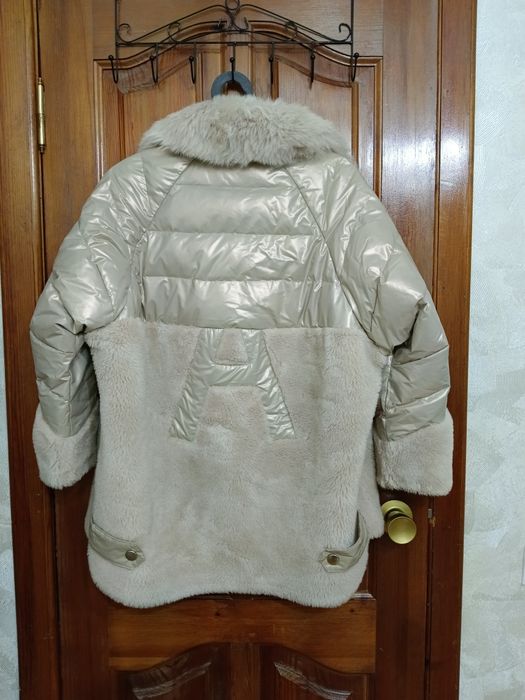 Продам куртку женскую