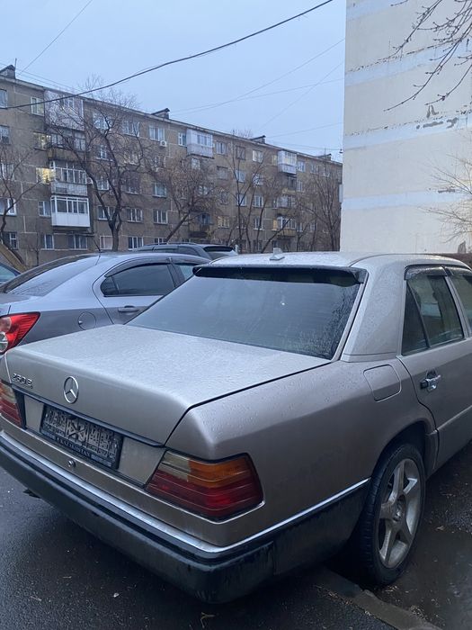 Продаю мерс 124