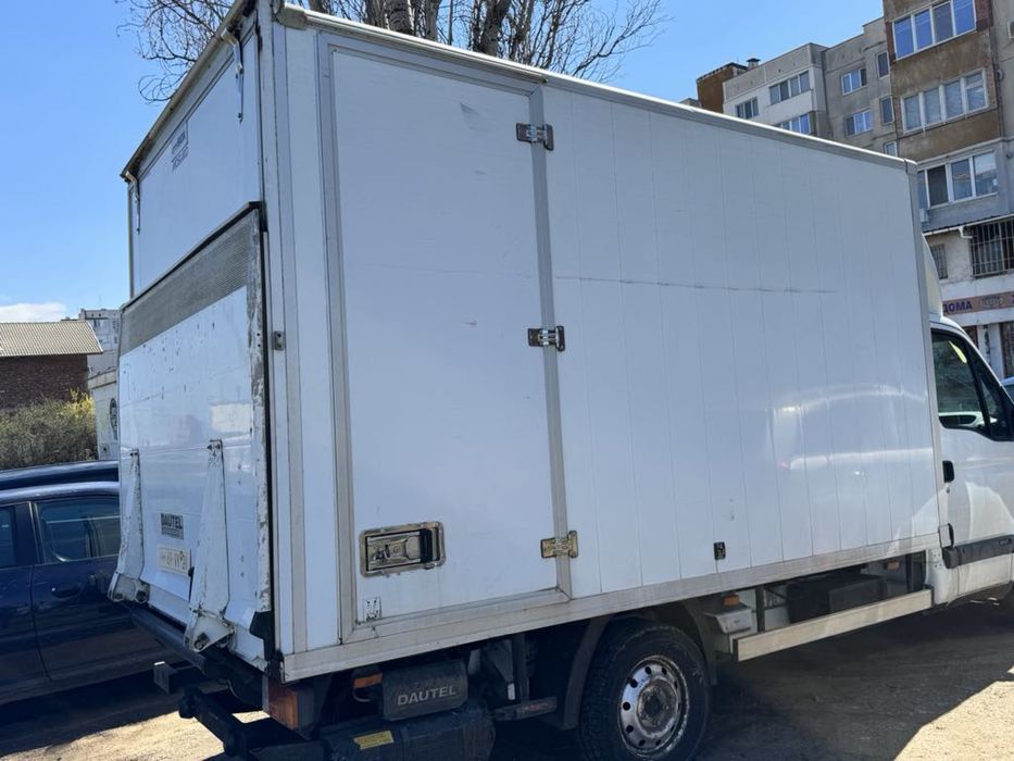 Транспортни услуги. Бус под наем с борд кара се с Б категория до 3.5т.