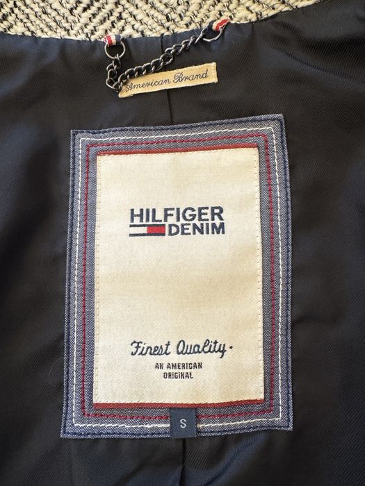 Paltom Hilfinger Denim. Marime S. Pret 900 lei. Stare impecabilă