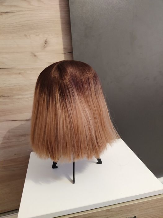 Vând peruci în stare foarte buna