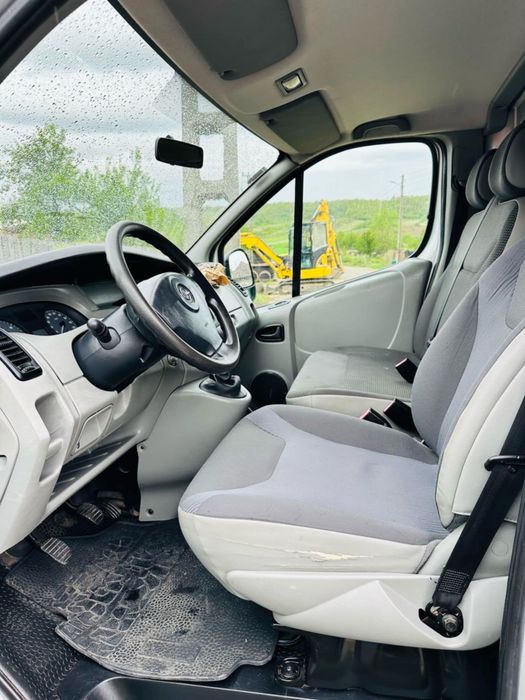 Opel vivaro 2.5 diesel