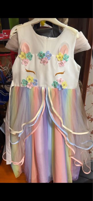 Продаю платья на девочку