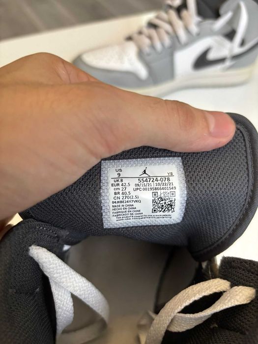 Air Jordan 1 Mid Light Smoke Grey