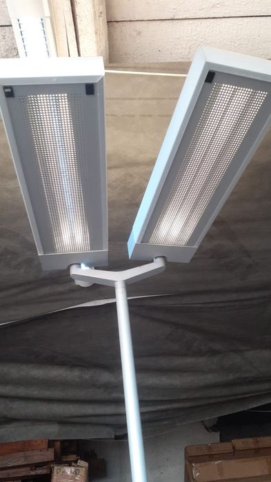 Lampa metalica cu 2 neoane