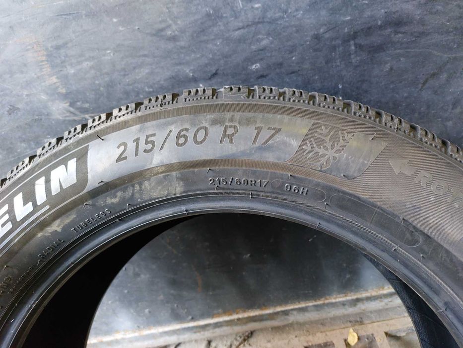2бр.зимни гуми MICHELIN 215/60/17 96H DOT 2422