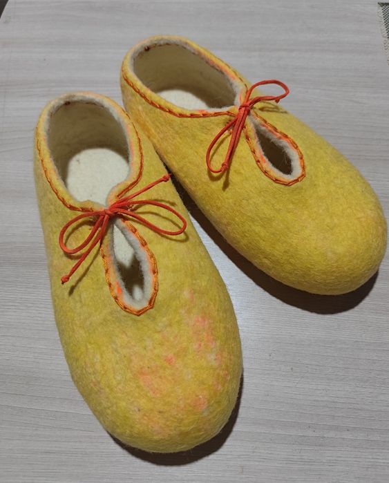 Тапочки из шерсти ручной работы