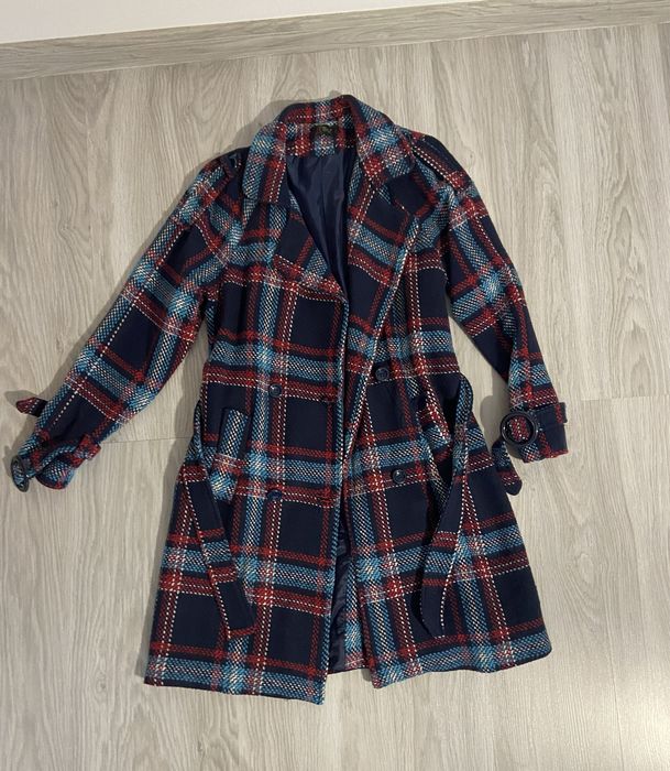 Тъмно синьо палто