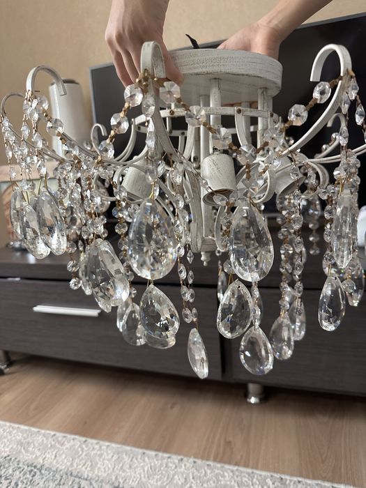 Продам Люстру потолочную