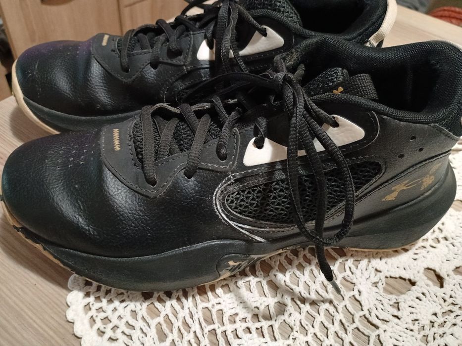 Черни 41 маратонки Under Armour