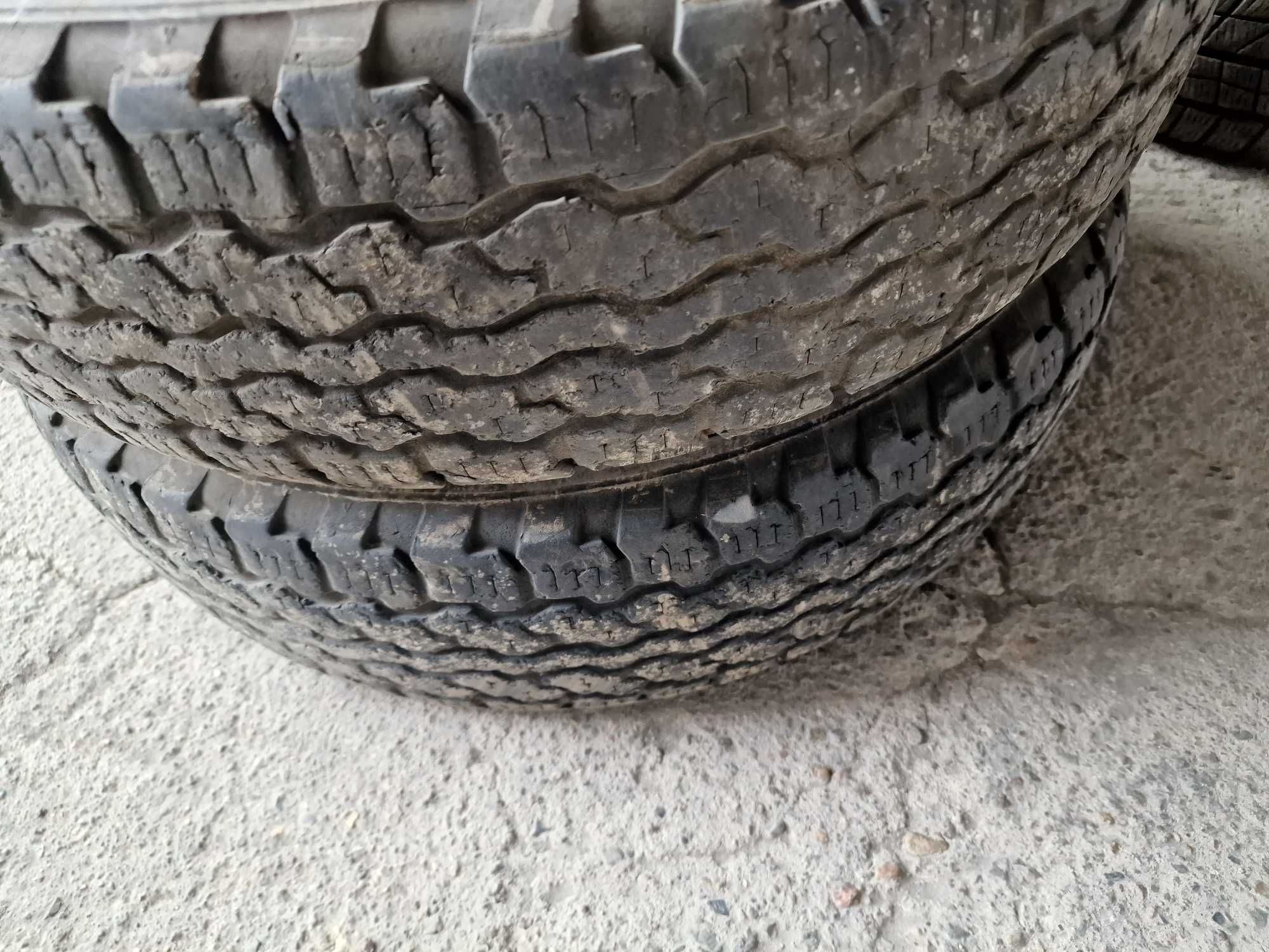 Продаю 2 шины 205/80R16