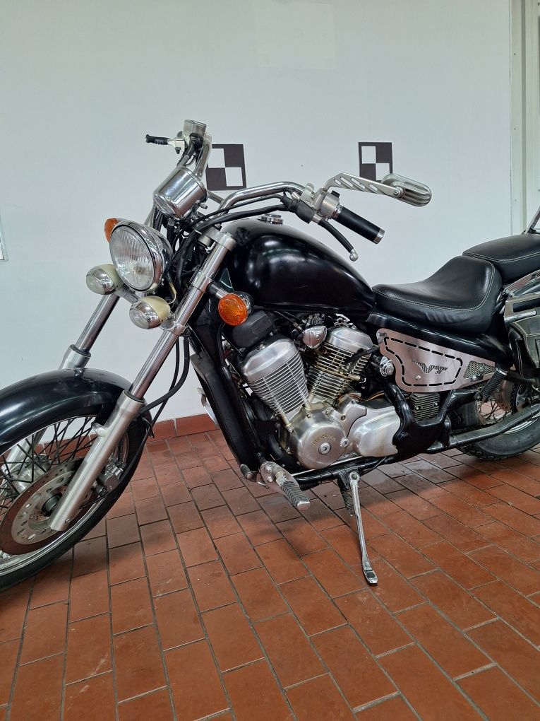 Vând Honda Shadow 600 c