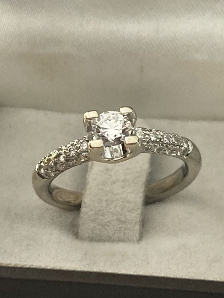 Inel aur alb 18kt.cu diamante 0.60ct